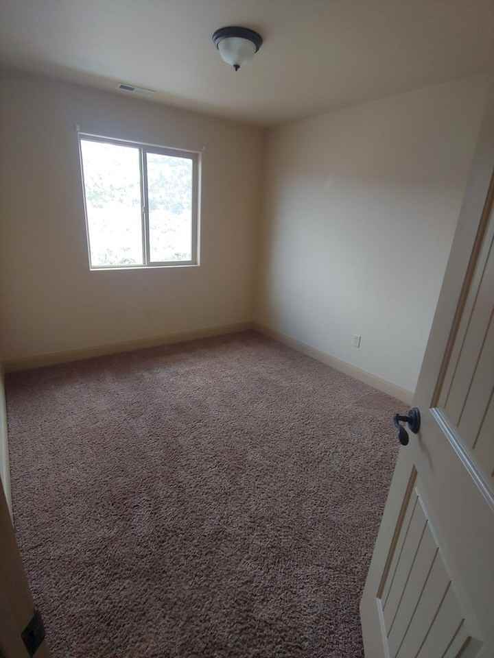 920 S 25 E #9G - Photo 5 of 8