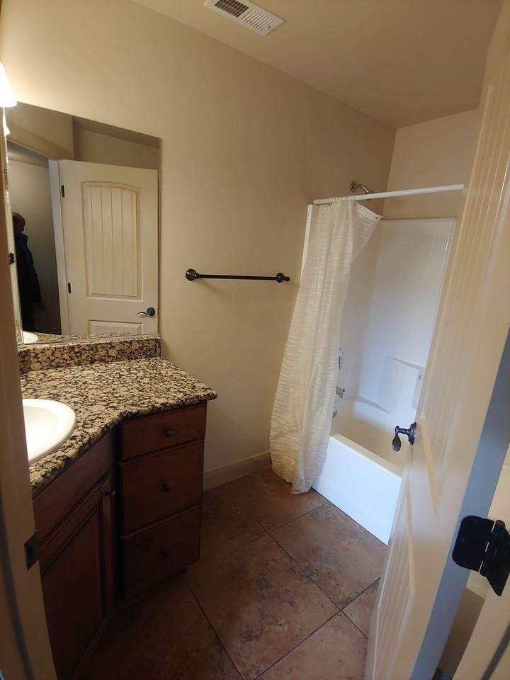 920 S 25 E #9G - Photo 7 of 8