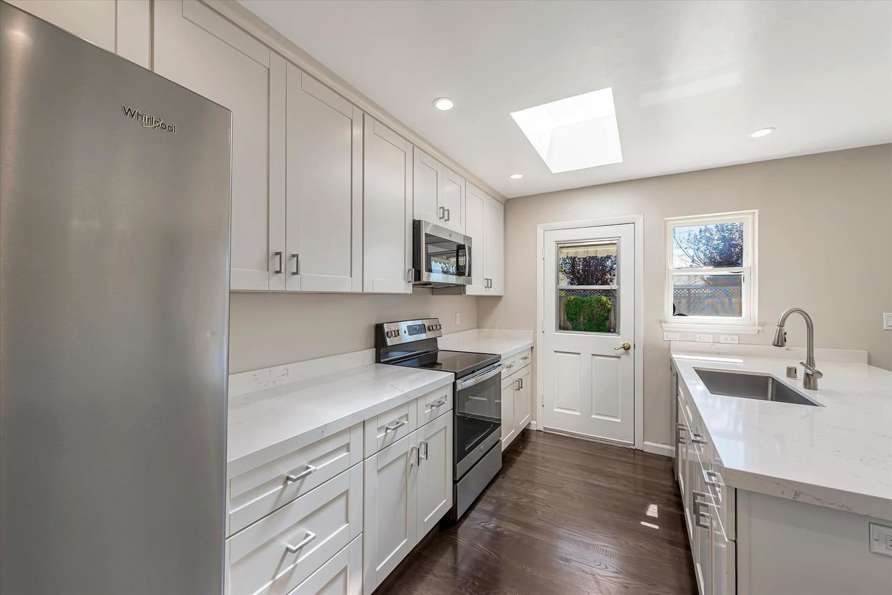 3368 Calvin Ave - Photo 3 of 36