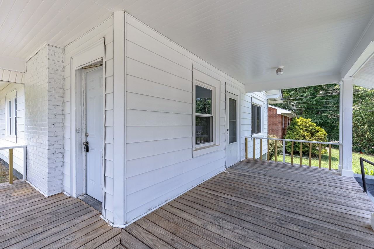 1203 Vance St - Photo 3 of 22