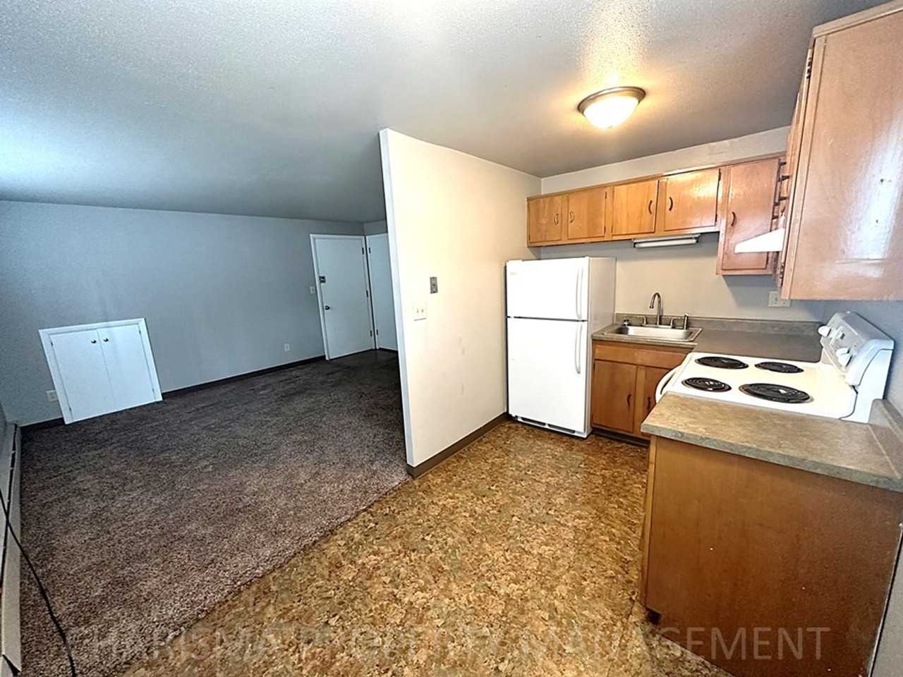 17th Street Apartments - Photo 2 of 16