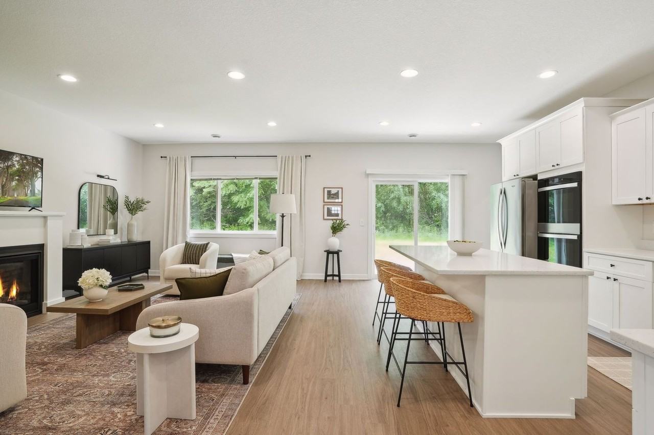 110 E Brewer St - Photo 2 of 38