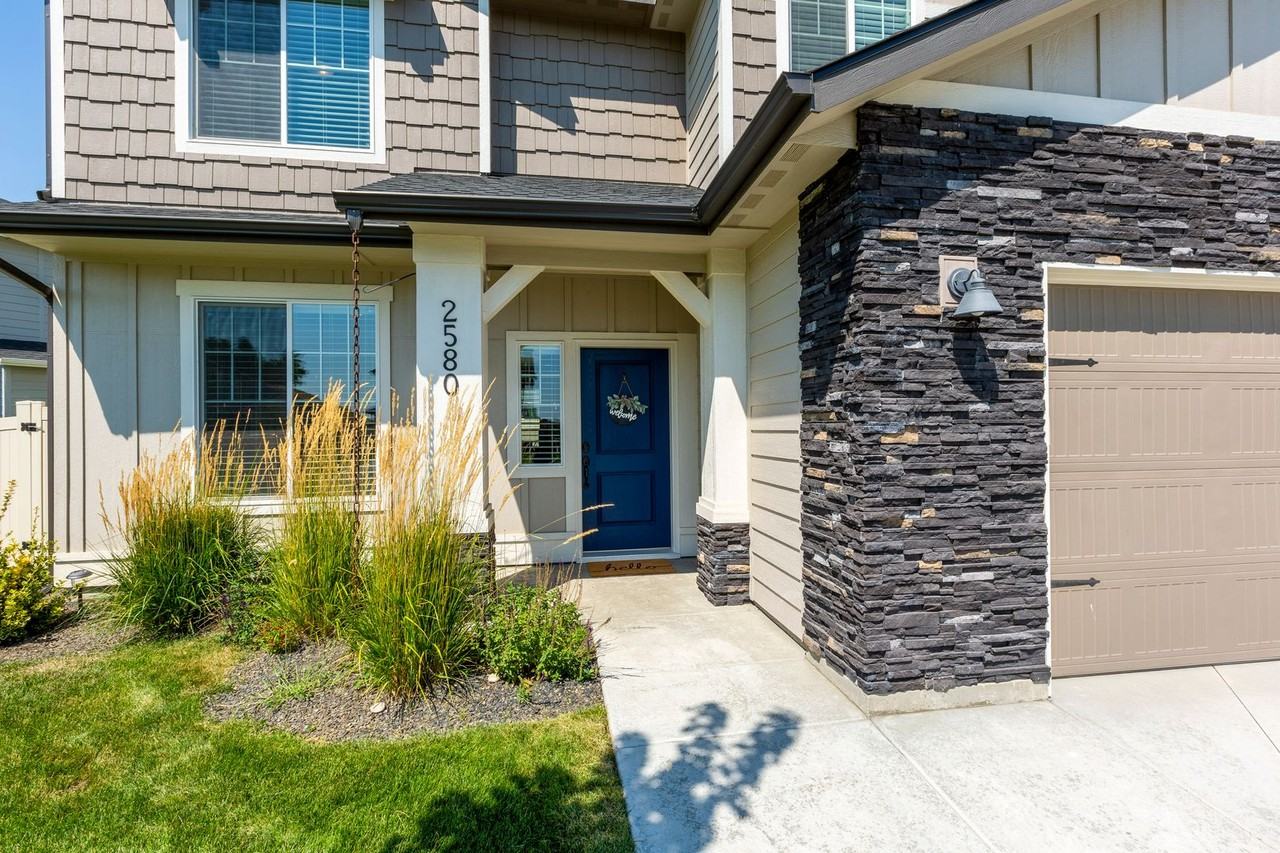 2580 E Blackstone Dr - Photo 3 of 41