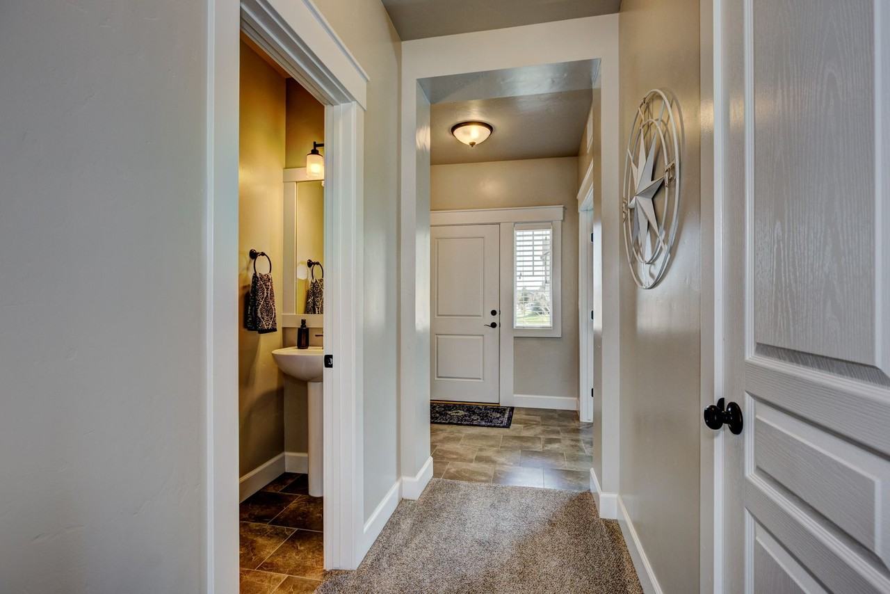 2580 E Blackstone Dr - Photo 4 of 41