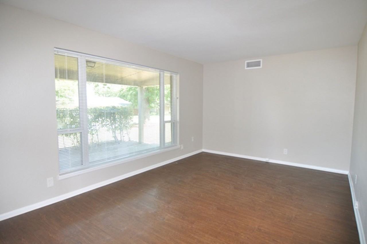 1117 Trailwood Dr - Photo 3 of 19