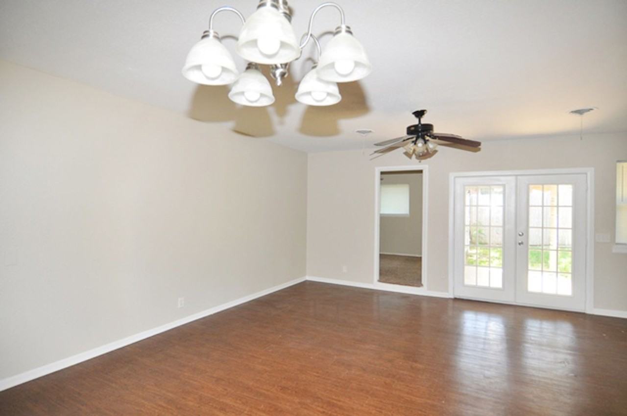 1117 Trailwood Dr - Photo 5 of 19