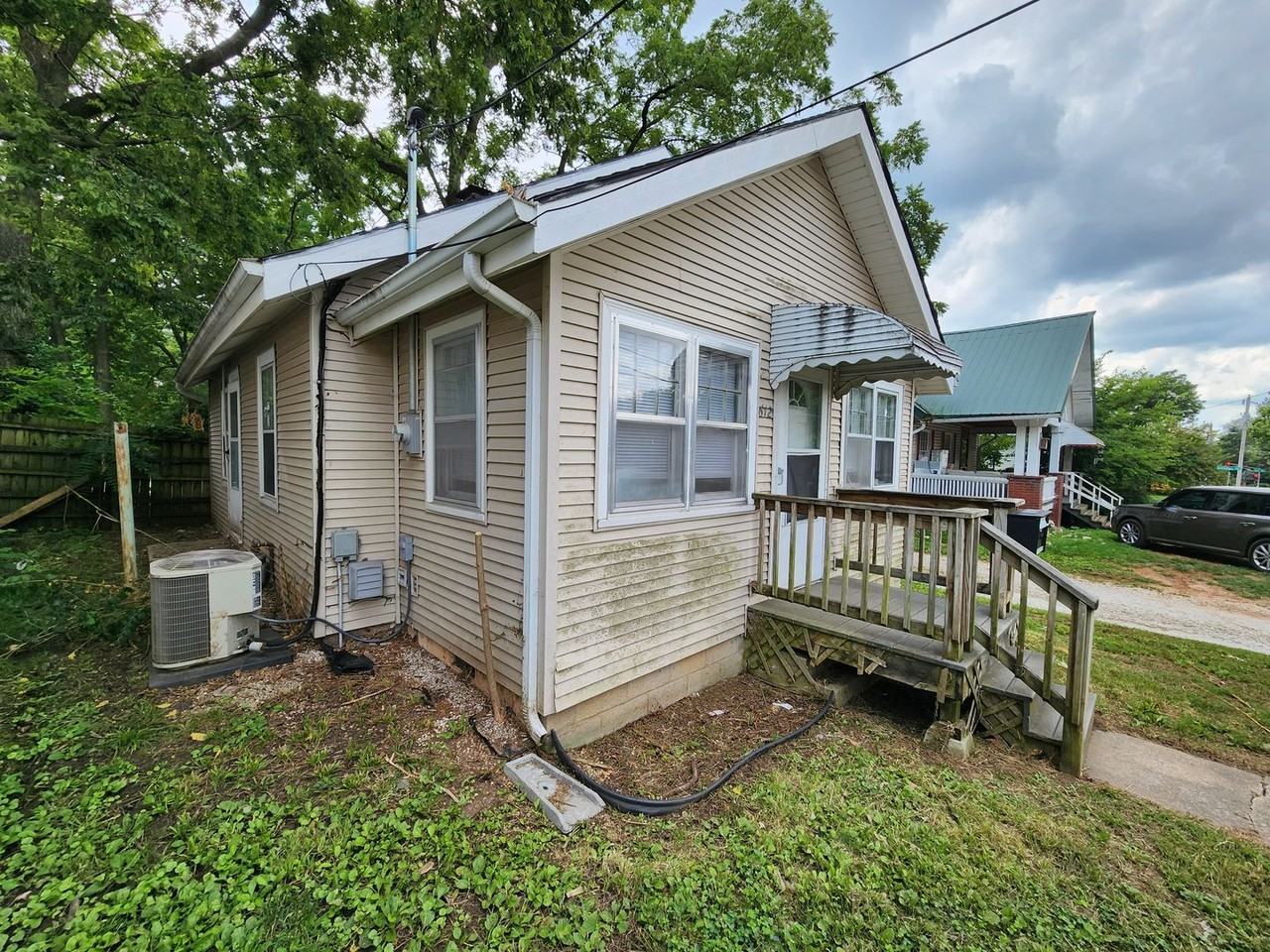 612 W Nichols St - Photo 2 of 14