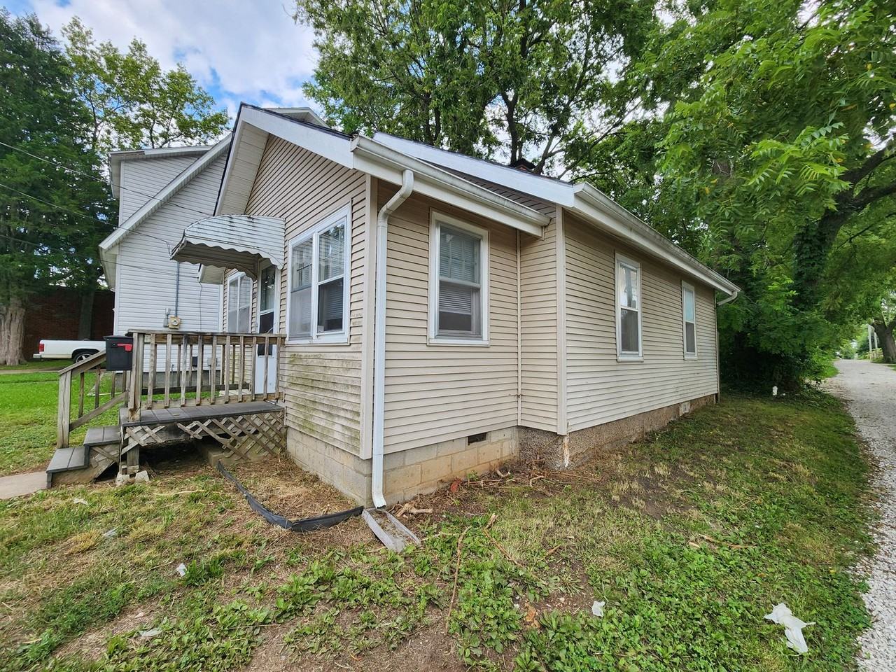612 W Nichols St - Photo 3 of 14