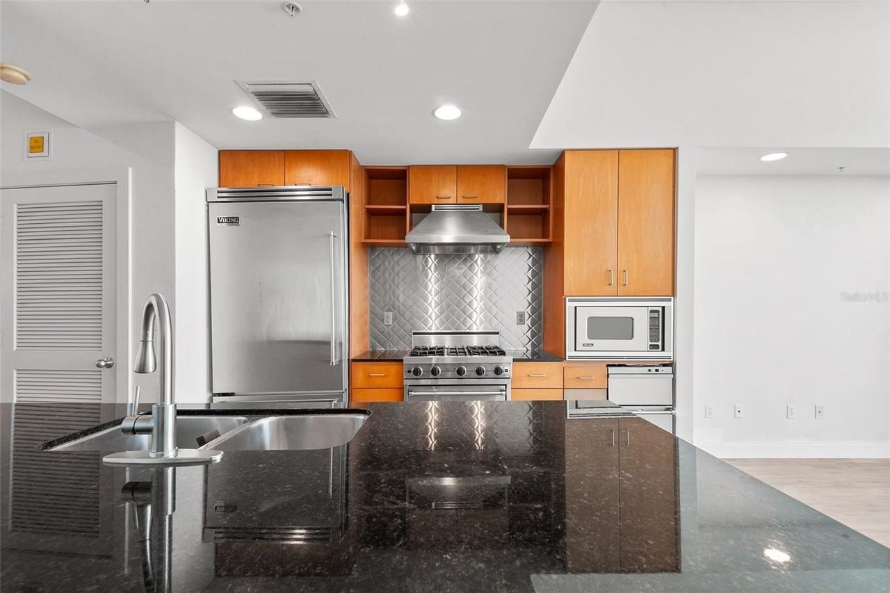 1208 E Kennedy Blvd - Photo 4 of 11