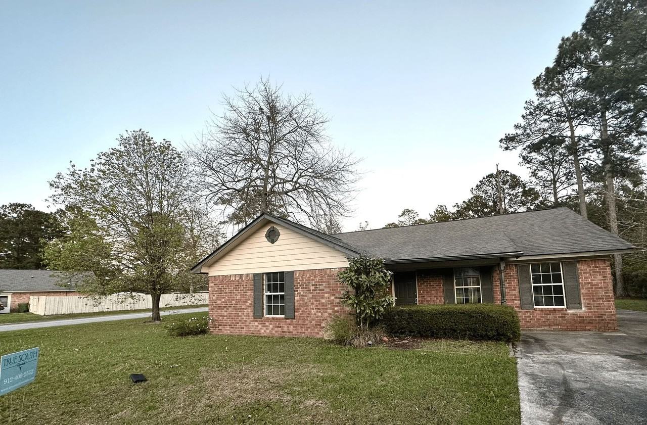 730 Dover Ln - Photo 2 of 10