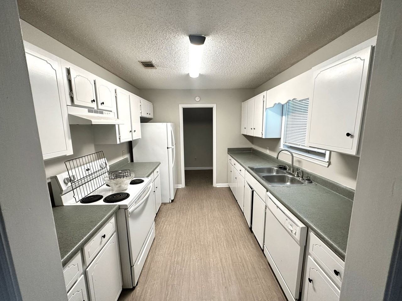 730 Dover Ln - Photo 4 of 10