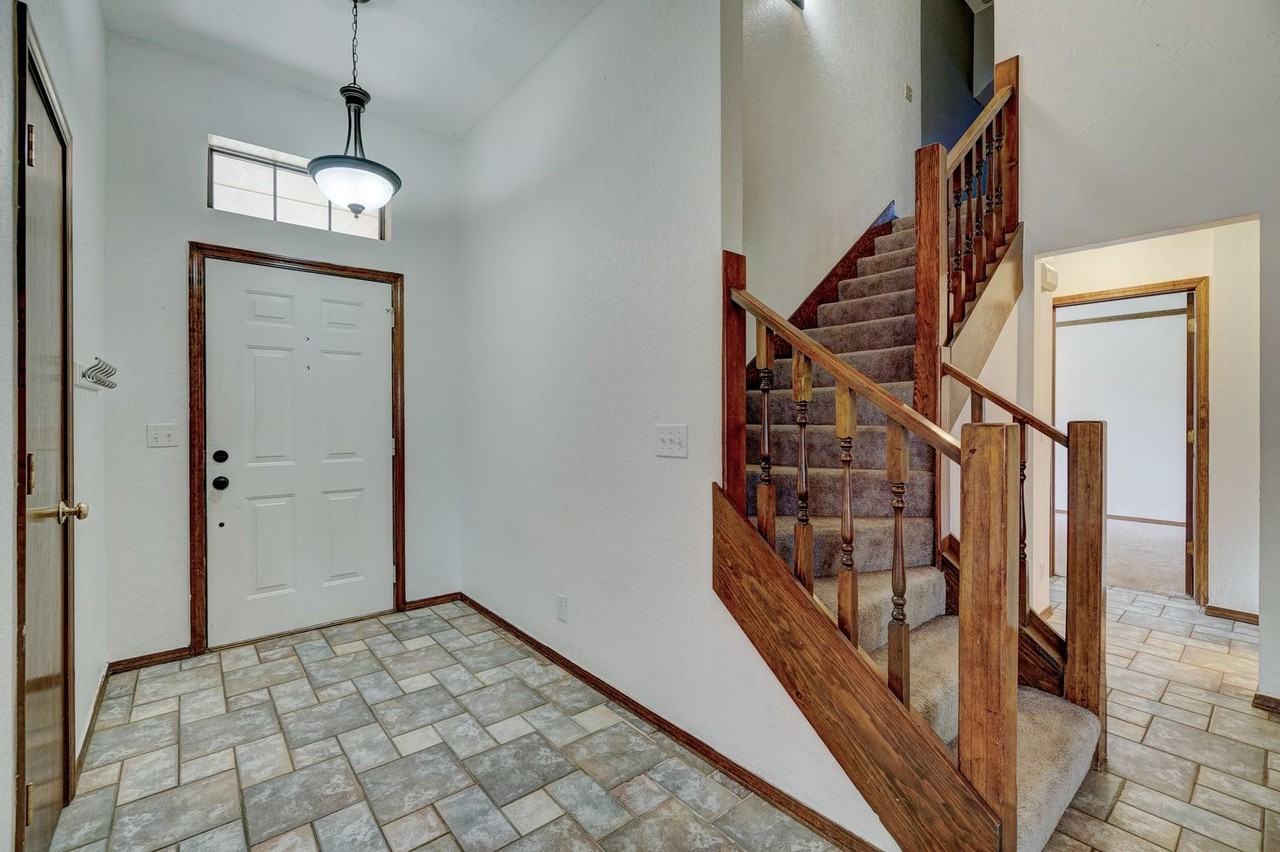 17712 Iron Ln - Photo 5 of 30
