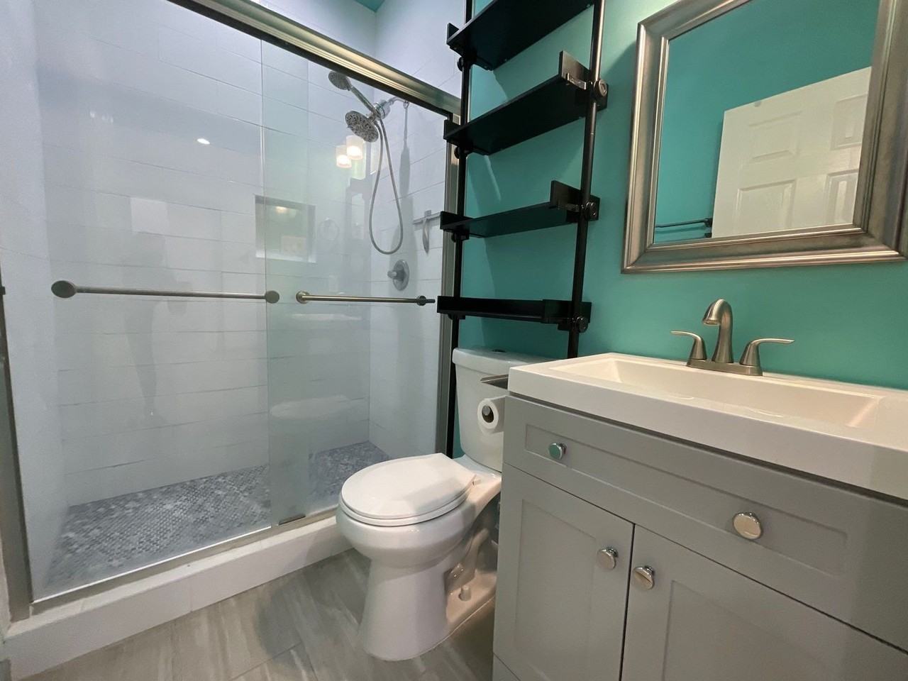 5226 Ridgevan Dr - Photo 3 of 35