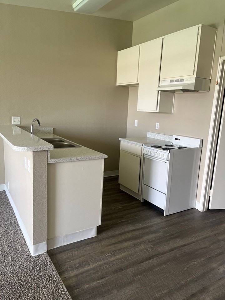 Park Yale Senior Apartments - Photo 3 of 7