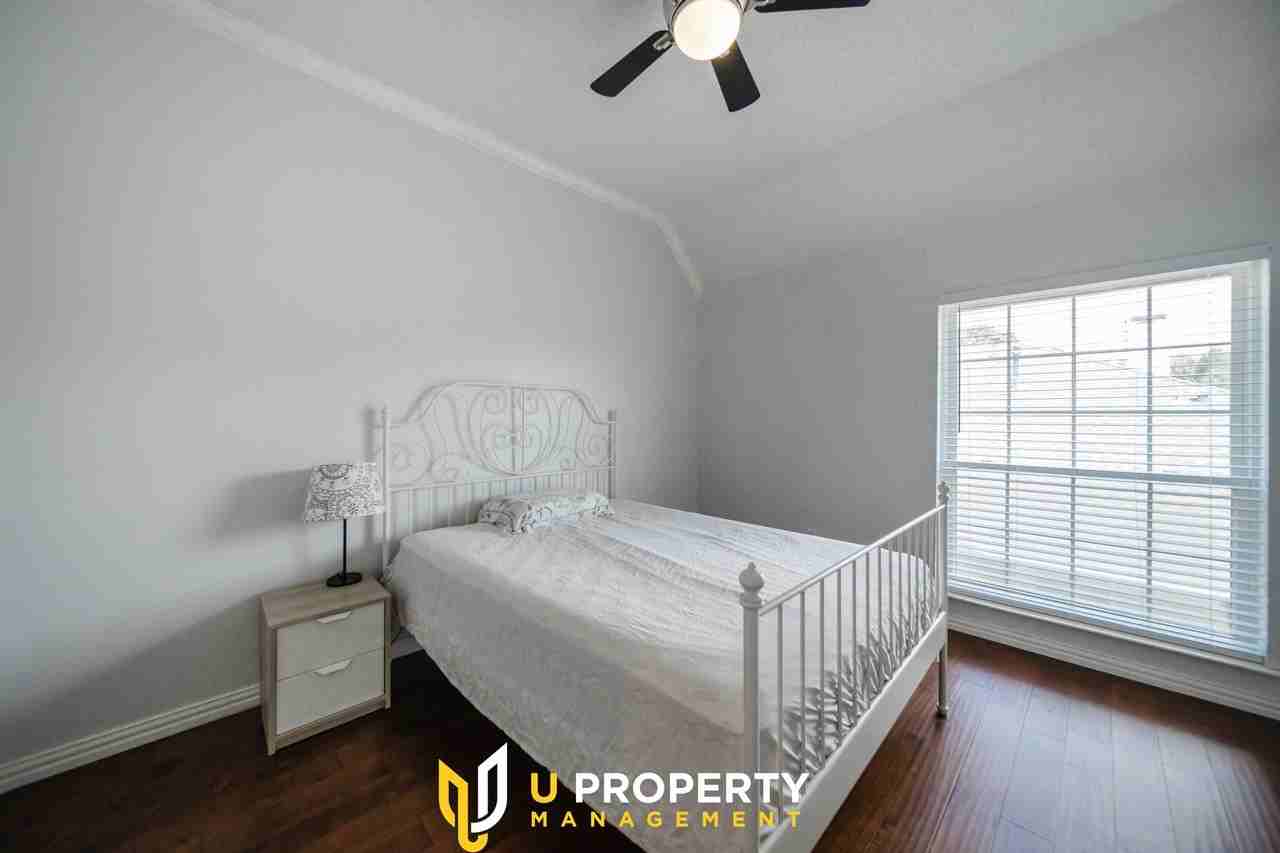 100 Hearthwood Dr - Photo 3 of 44