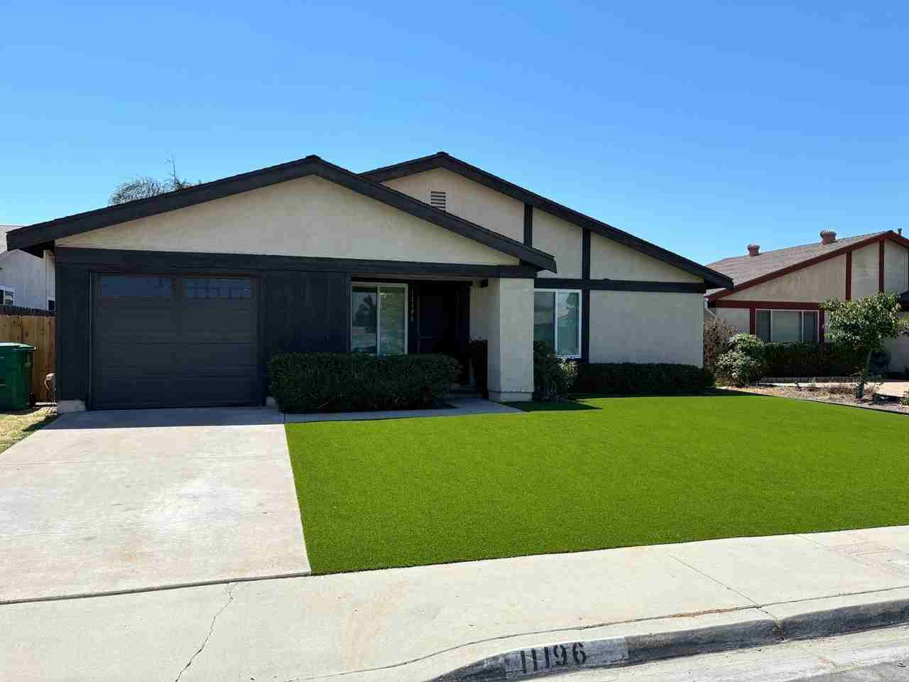 11196 Berryknoll St - Photo 2 of 14