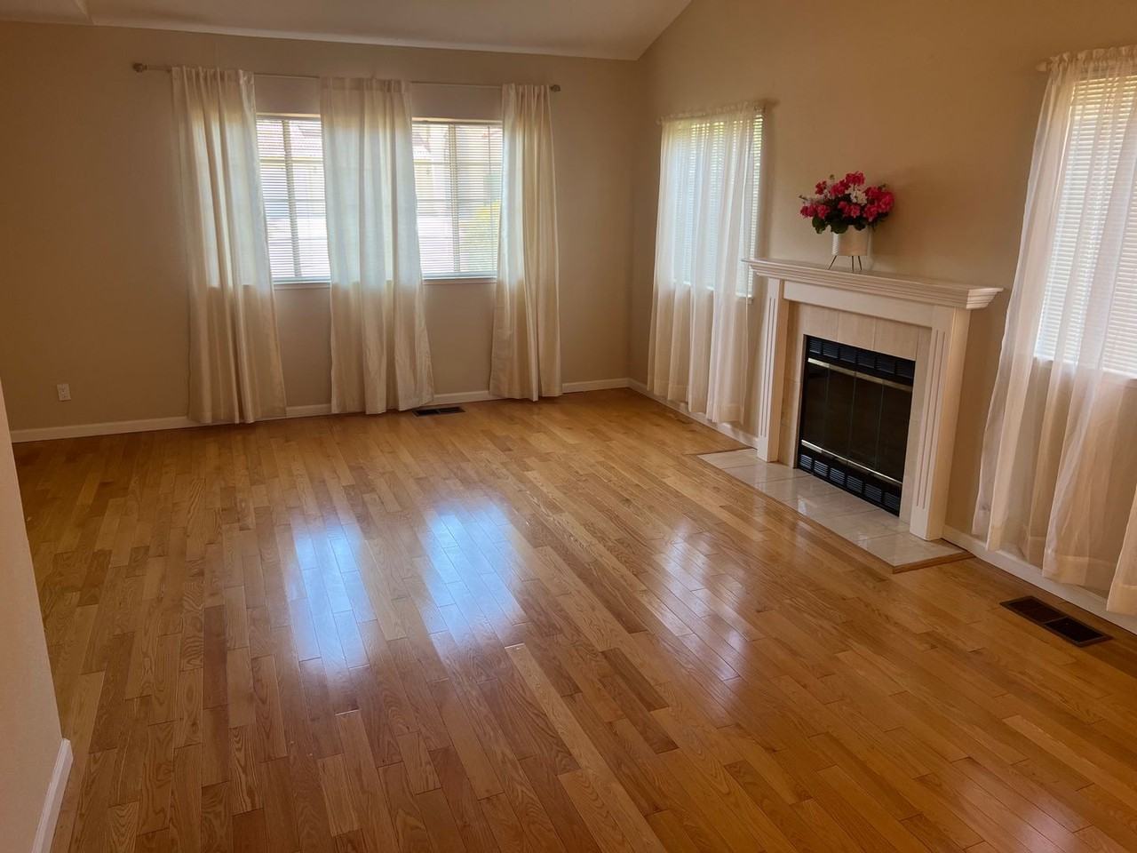 7715 Seeber Ct - Photo 3 of 21