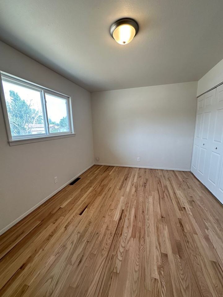 1755 Glendale Ave - Photo 7 of 19