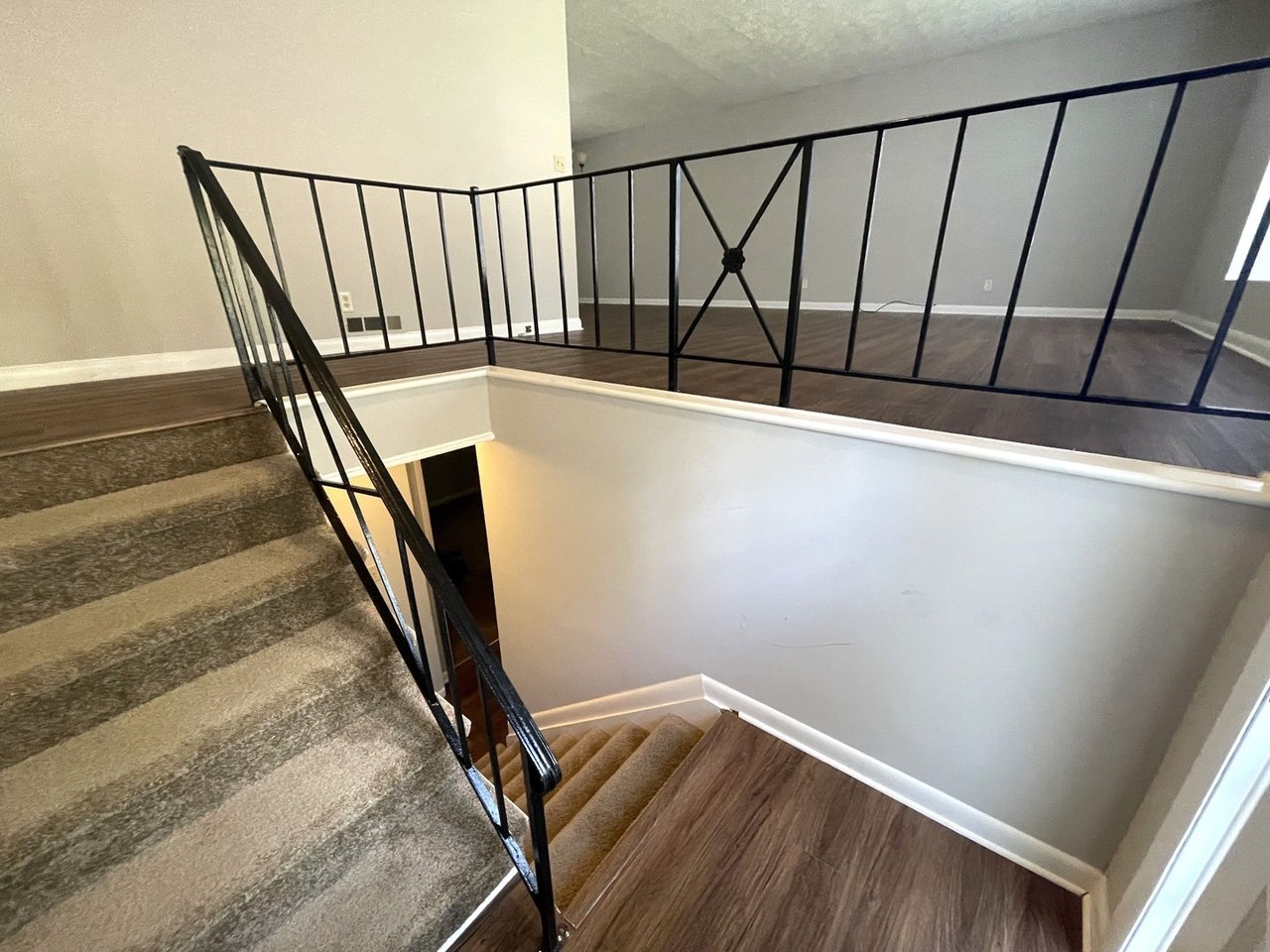 1141 Bouldercrest Cir - Photo 2 of 27