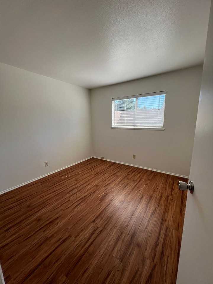 963 Talbert Ave - Photo 5 of 13