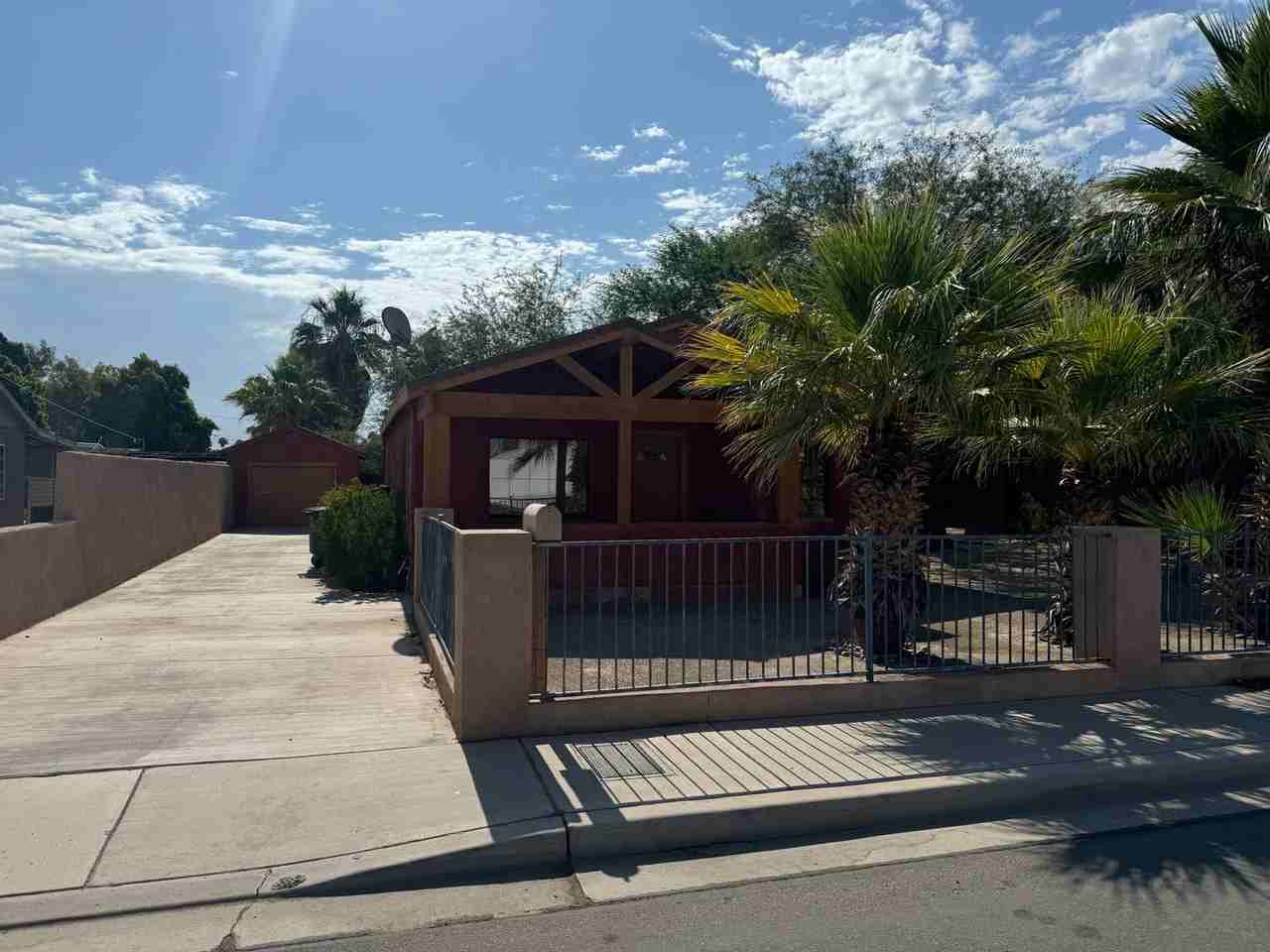 311 S Magnolia Ave - Photo 3 of 27