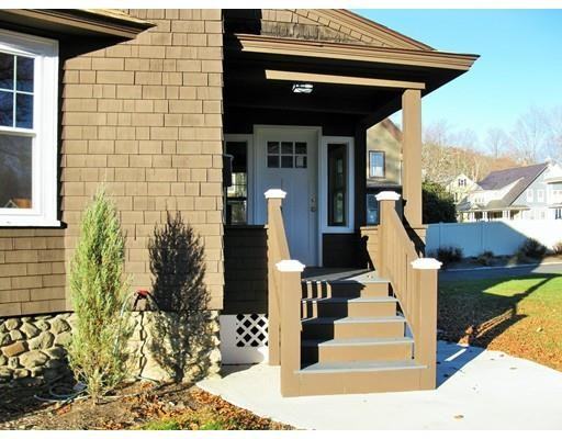 981 Pleasant St - Photo 2 of 25