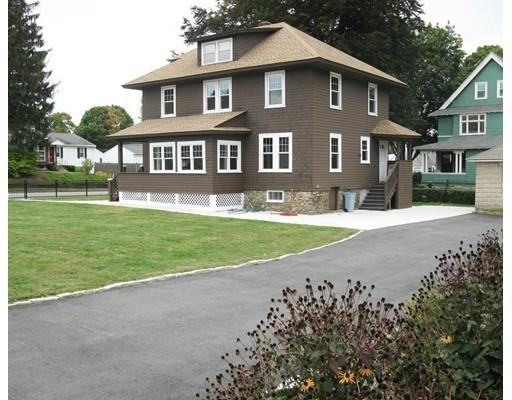 981 Pleasant St - Photo 3 of 25