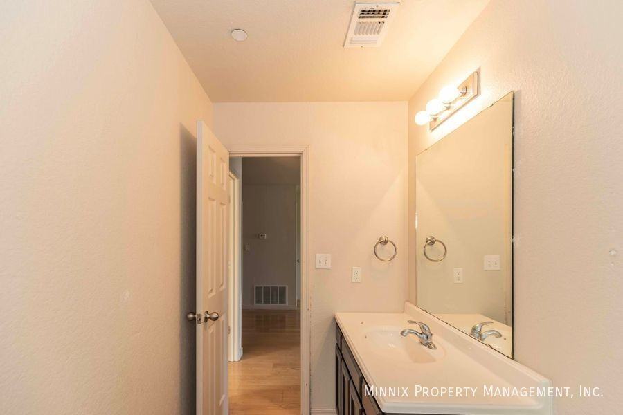 203 27th St #B - Photo 5 of 12