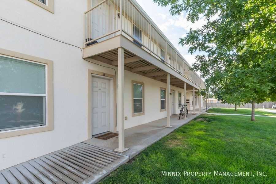 203 27th St #B - Photo 7 of 12