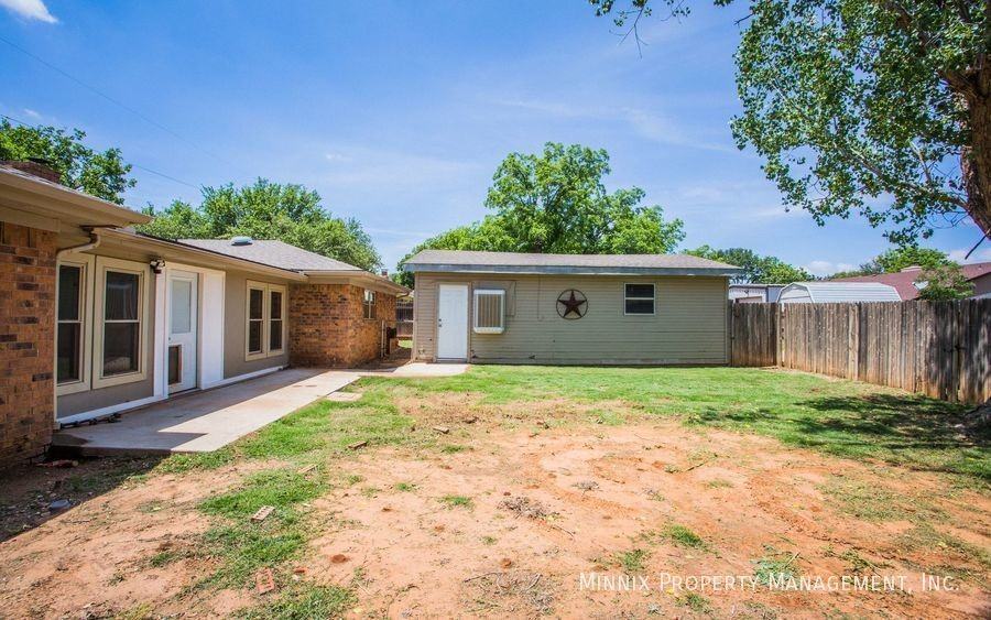 5504 73rd St - Photo 5 of 43