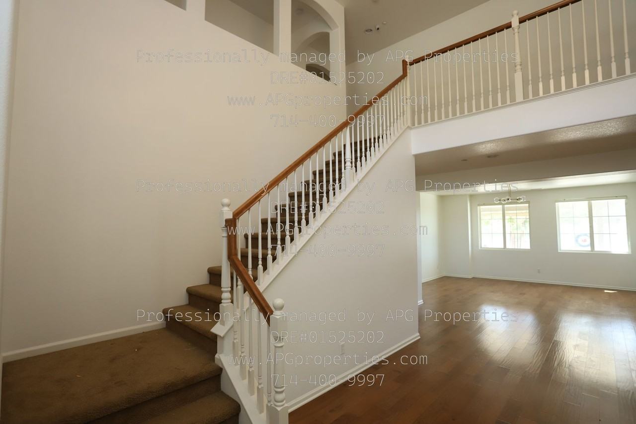 3228 Vista Ter - Photo 3 of 32