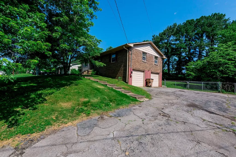 166 Suzanne Dr - Photo 2 of 20