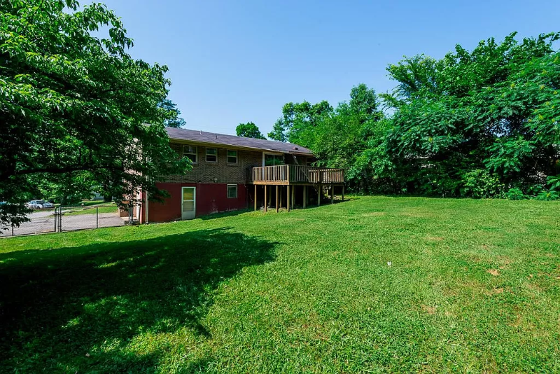 166 Suzanne Dr - Photo 3 of 20