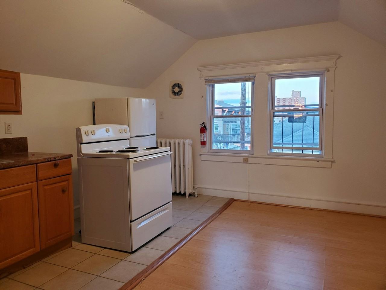 1 South Raleigh Avenue, Unit Apartment 4 - Photo 4 of 21
