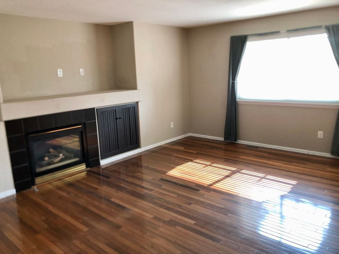 5437 Bear Ln - Photo 2 of 25