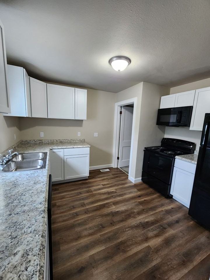 401 S Attica Rd - Photo 2 of 28