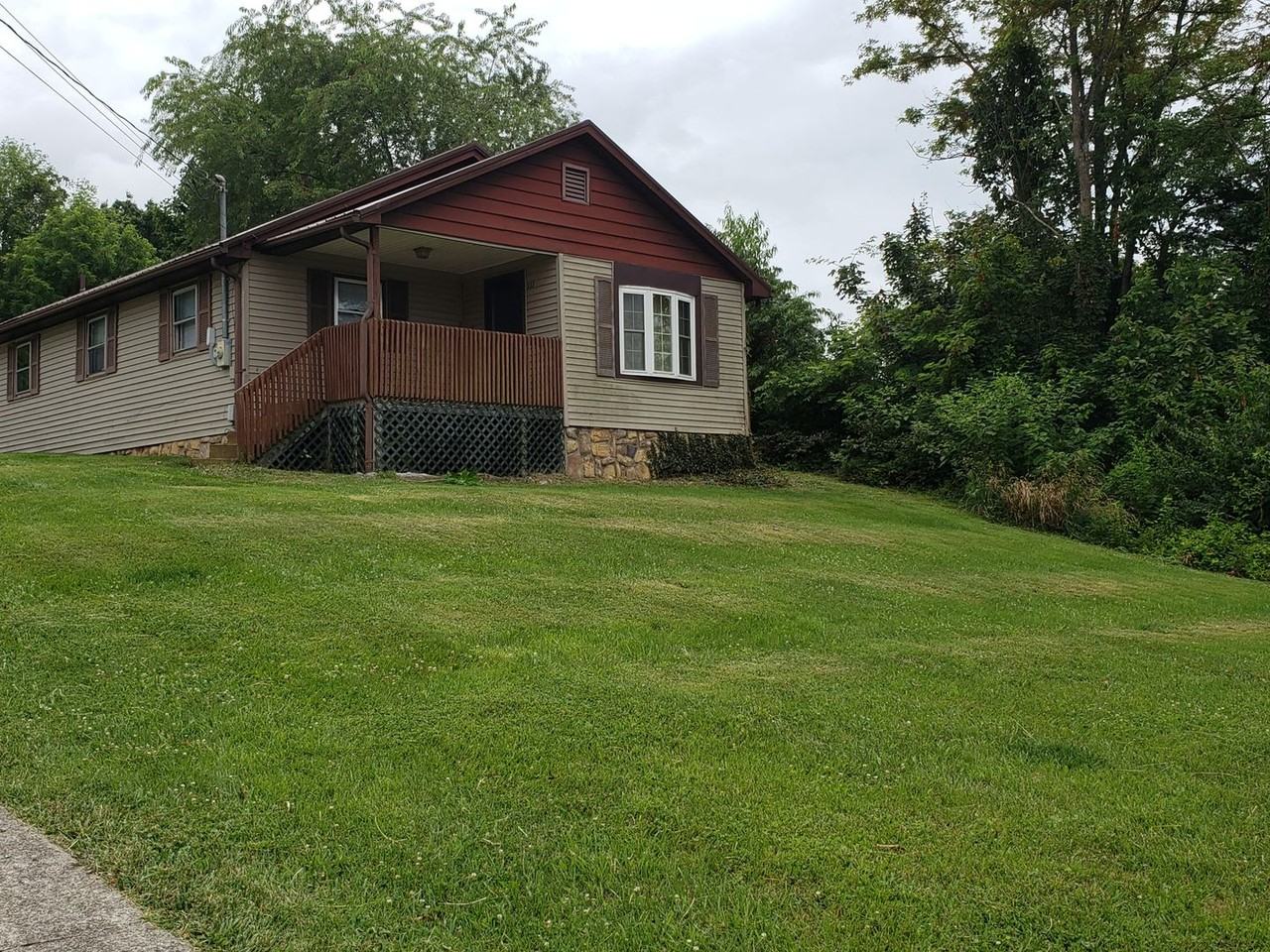 111 Elliott And Scott Cir - Photo 2 of 17