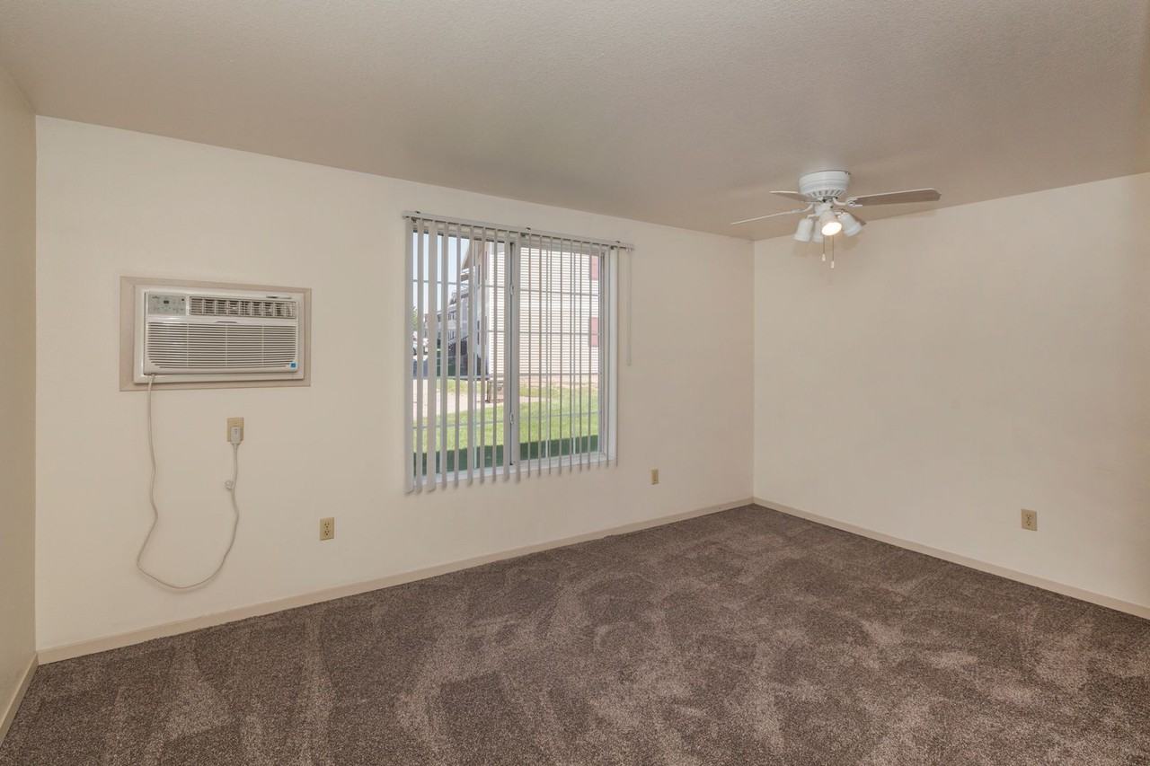 Summit Creek Apartments - Photo 7 of 46
