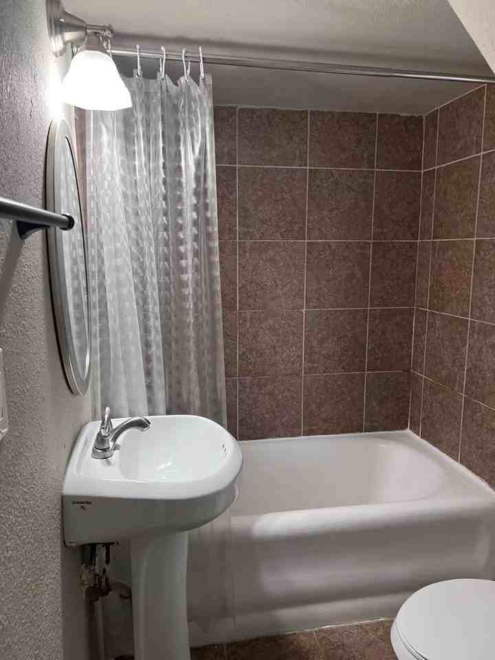 3109 Ne 133rd St - Photo 7 of 9