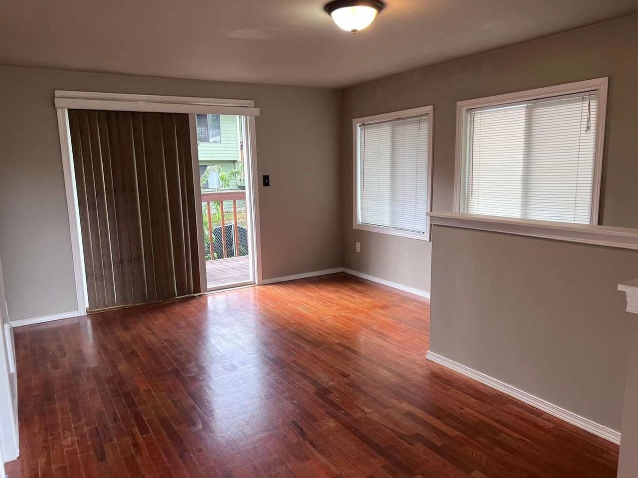 3109 Ne 133rd St - Photo 2 of 9