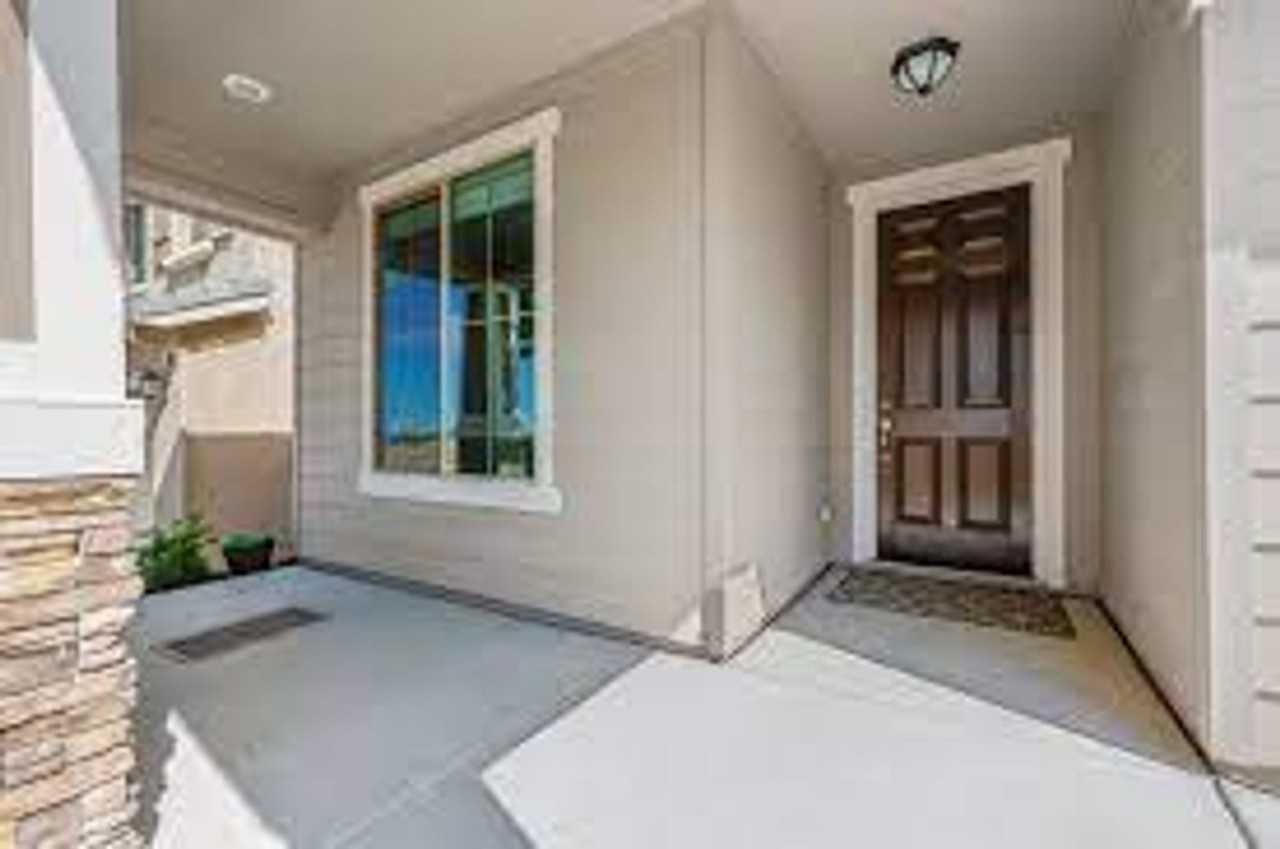 2927 Laredo Dr - Photo 2 of 25