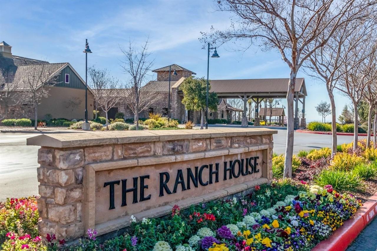 2927 Laredo Dr - Photo 3 of 25