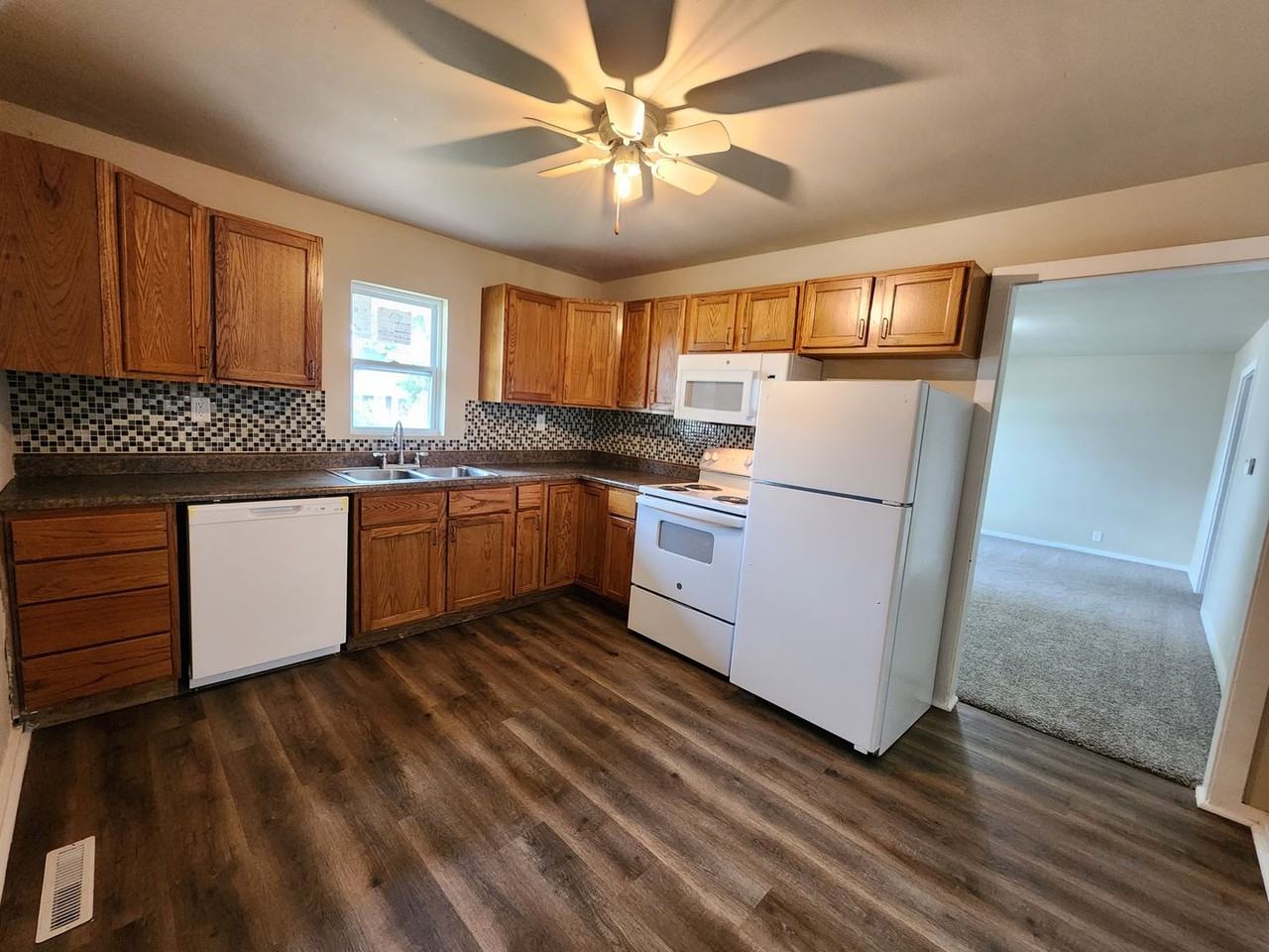 918 N Harlan St - Photo 2 of 20