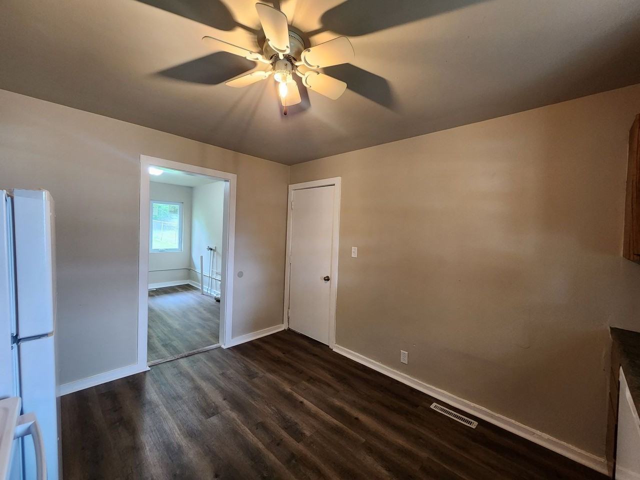 918 N Harlan St - Photo 3 of 20