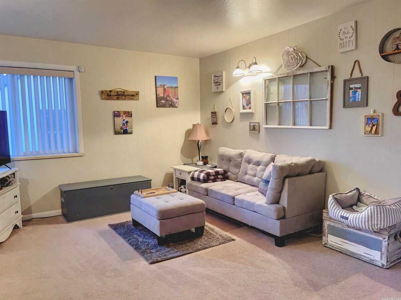 2236 2nd St - Photo 2 of 8