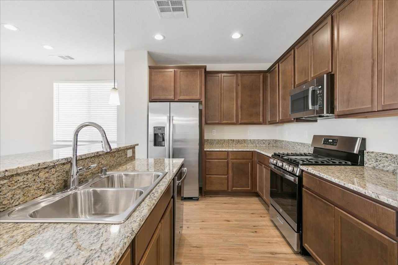 2218 Water Canyon Dr - Photo 3 of 36