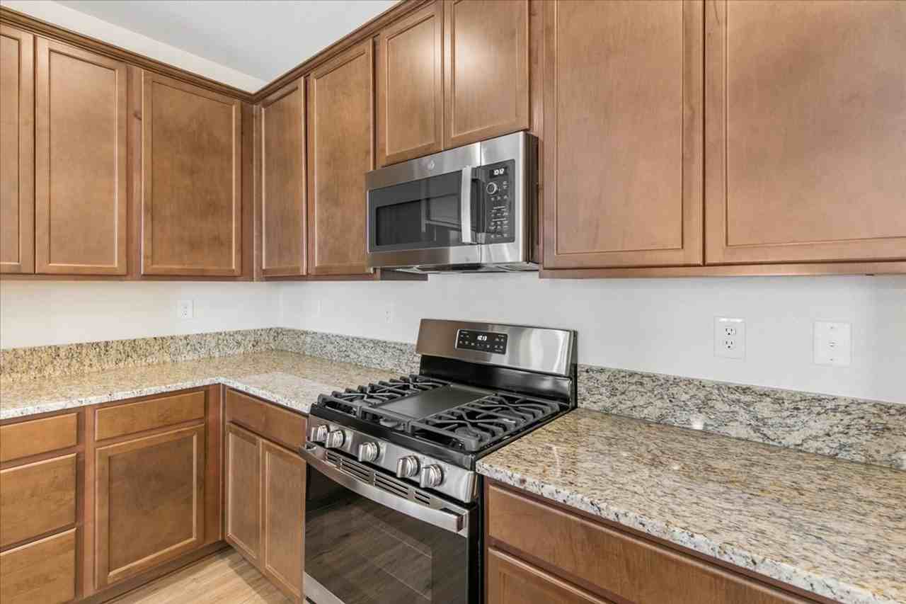 2218 Water Canyon Dr - Photo 6 of 36