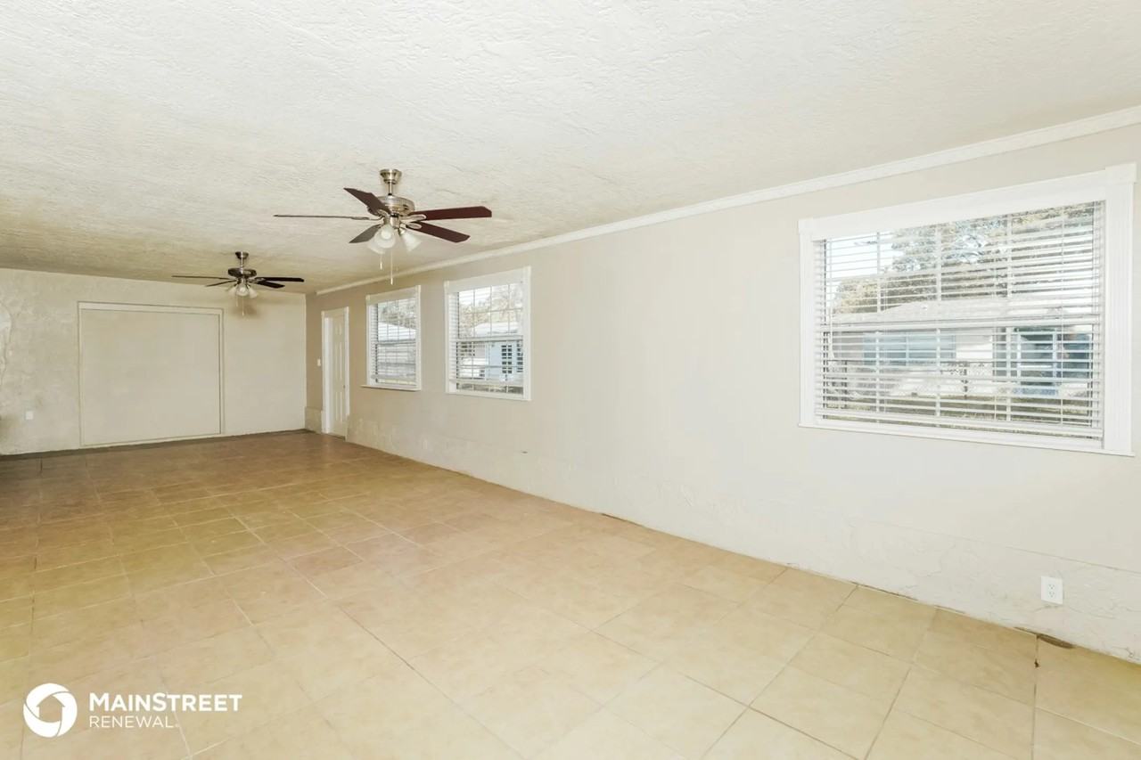 7751 Summertree Ln - Photo 3 of 16