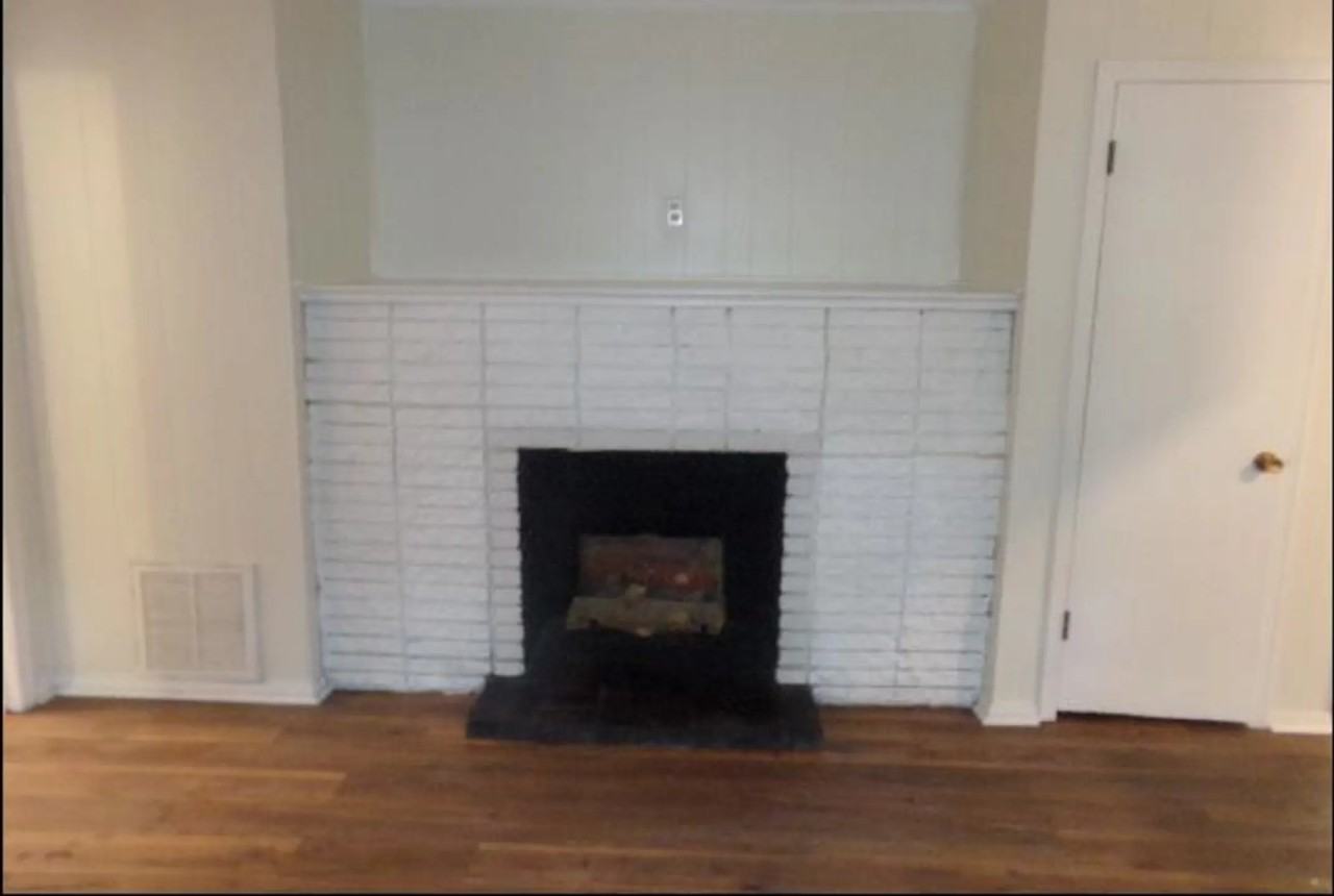 408 Pickwick Ln - Photo 2 of 10