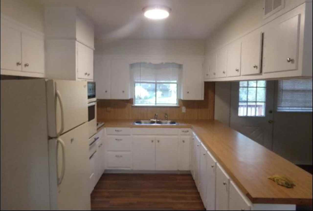 408 Pickwick Ln - Photo 3 of 10